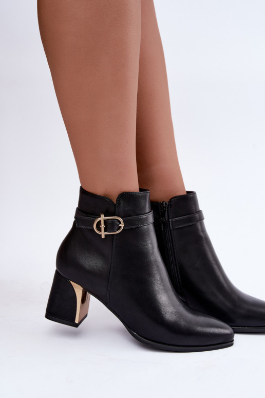 Botines de mujer con correas decorativas y hebillas en negro Kordelia