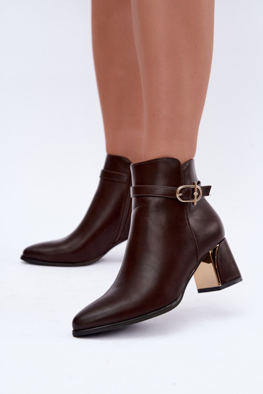 Botines de mujer con correas decorativas y hebillas en color chocolate Kordelia
