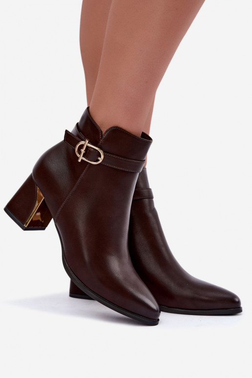 Botines de mujer con correas decorativas y hebillas en color chocolate Kordelia