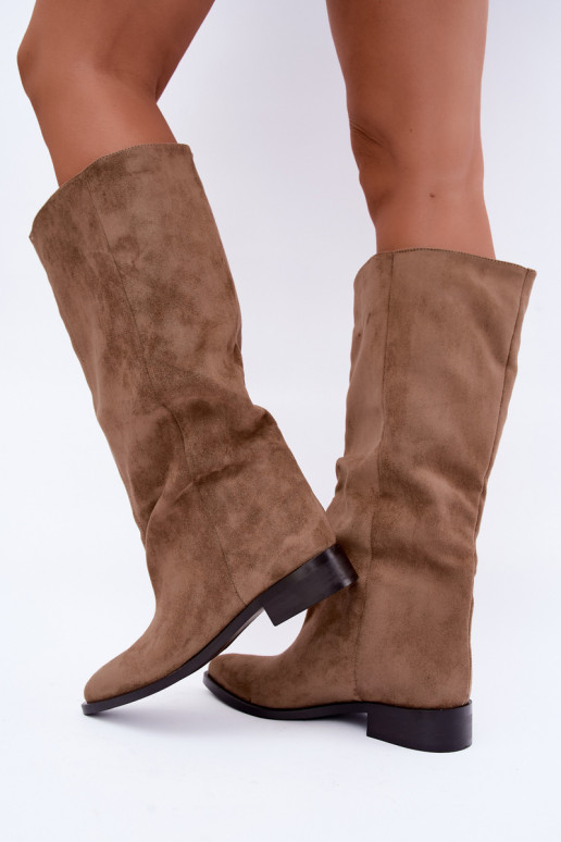 Botas altas sin cierre con tacones anchos en color arena Cadorine