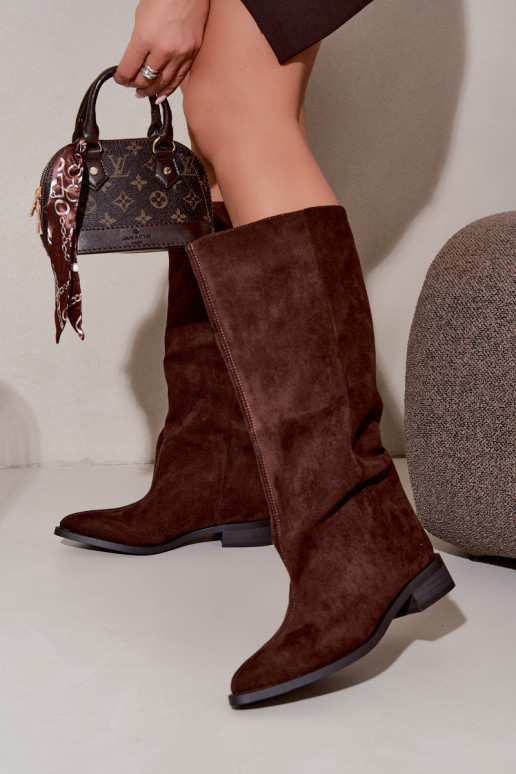 Botas altas sin cierre con tacones anchos en color chocolate Cadorine