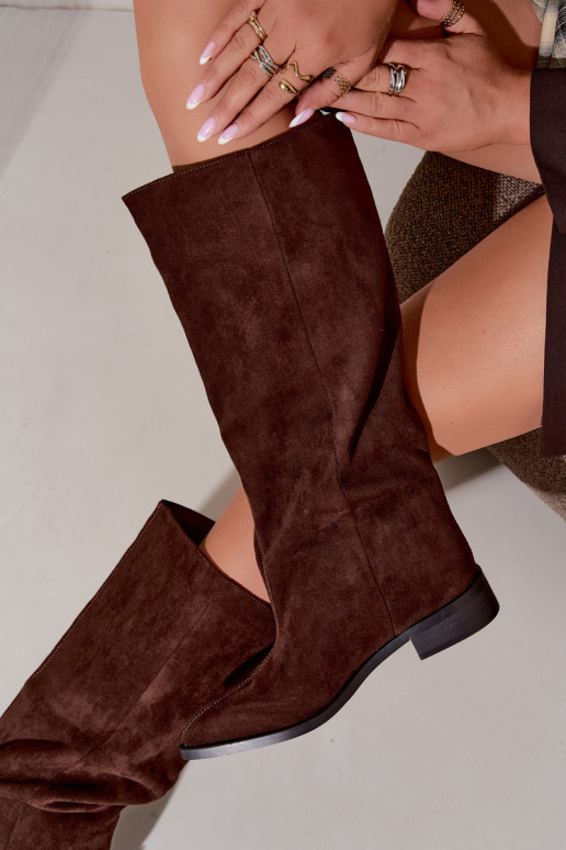 Botas altas sin cierre con tacones anchos en color chocolate Cadorine