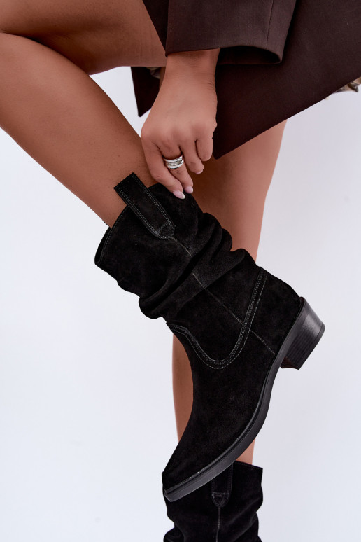 Botines de estilo cowboy negros de ante sintético aislados Sergio Leone BT-16