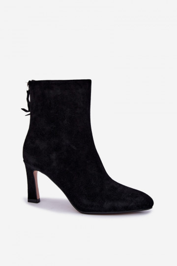 Botas de ante negras aisladas con tacones Vinceza 67024