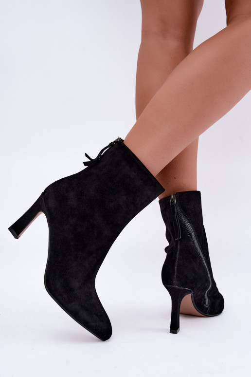Botas de ante negras aisladas con tacones Vinceza 67024