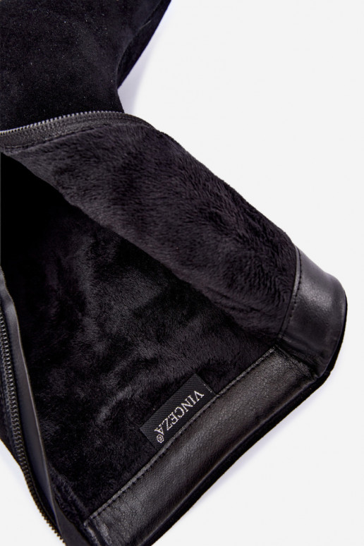 Botas de ante negras aisladas con tacones Vinceza 67024