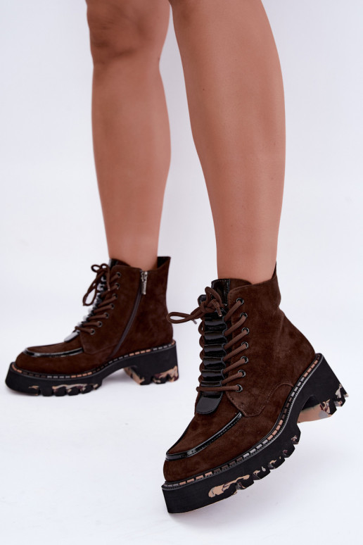 Botines aislados de ante sintético color chocolate Artiker 59C0272