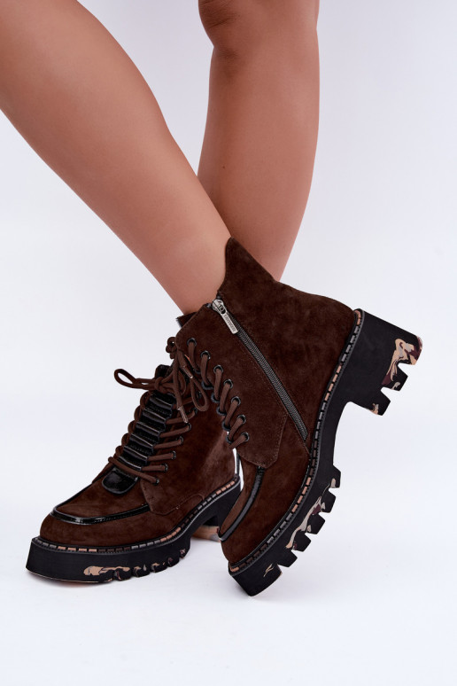 Botines aislados de ante sintético color chocolate Artiker 59C0272