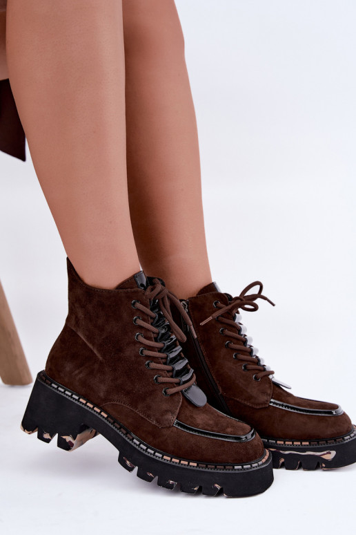 Botines aislados de ante sintético color chocolate Artiker 59C0272