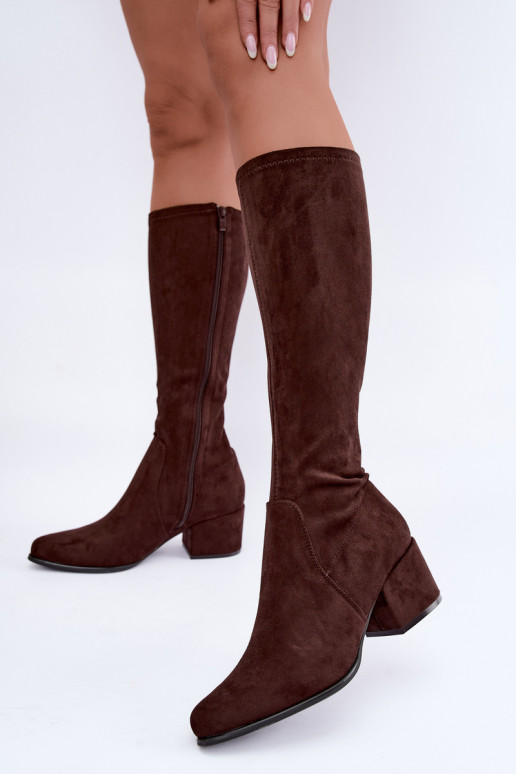 Botas altas para mujer con tacones bajos de ante sintético color chocolate Sergio Leone KZ212