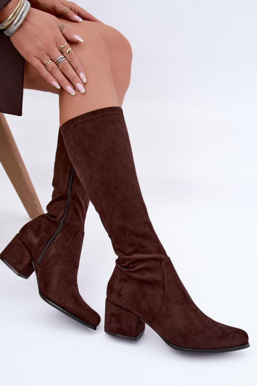 Botas altas para mujer con tacones bajos de ante sintético color chocolate Sergio Leone KZ212