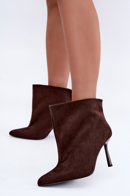 Botines de chocolate sin cordones con tacones finos Kamea
