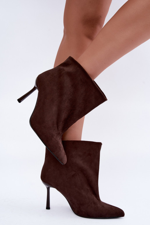 Botines de chocolate sin cordones con tacones finos Kamea