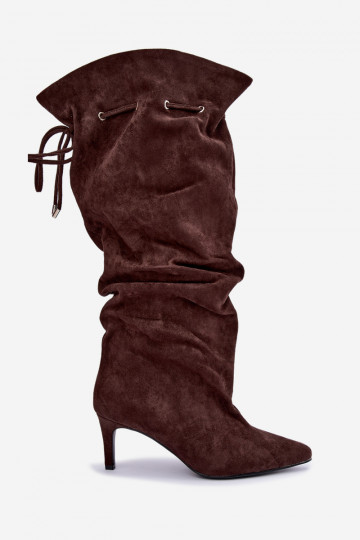 botas altas y cálidas con tacones delgados y detalles elegantes en color chocolate Tivelle 2
