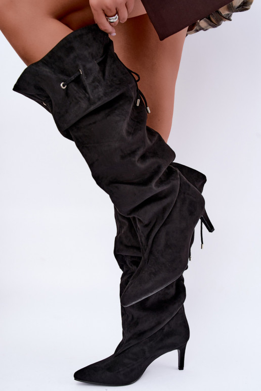 botas altas y cálidas con tacones delgados y detalles elegantes en color negro Tivelle