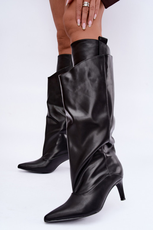 botas altas y cálidas con volantes y tacones delgados en color negro Emerine