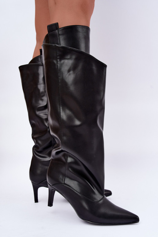 botas altas y cálidas con volantes y tacones delgados en color negro Emerine