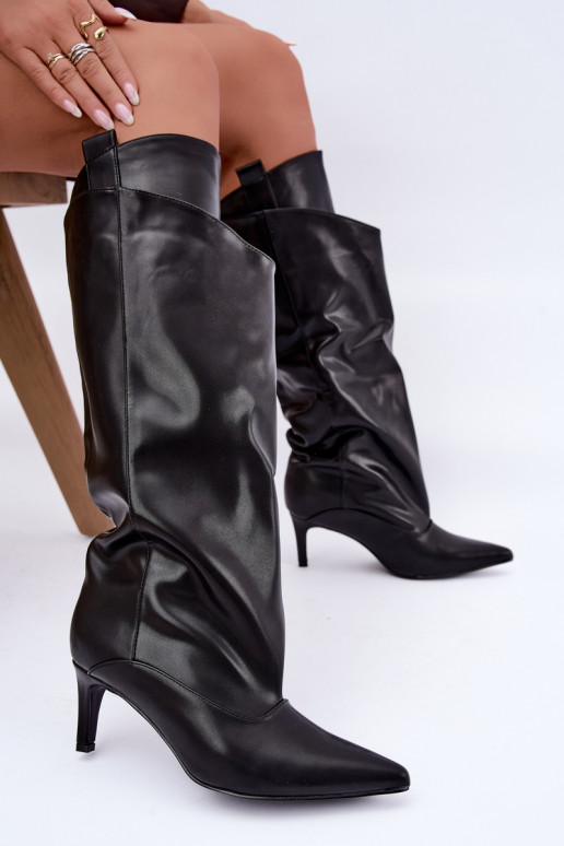 botas altas y cálidas con volantes y tacones delgados en color negro Emerine