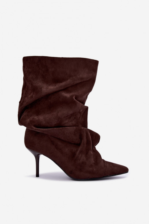 botines arrugados y cálidos con tacones delgados en color chocolate Greselle