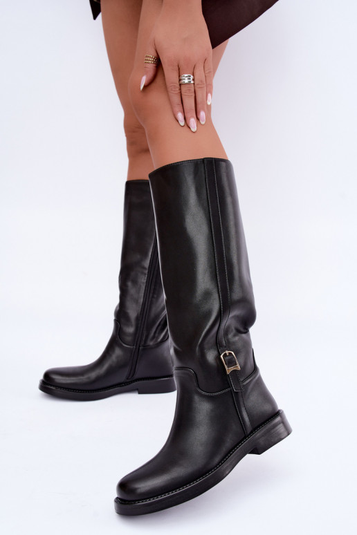 botas altas con hebillas y tacones anchos en color negro Ismerelle