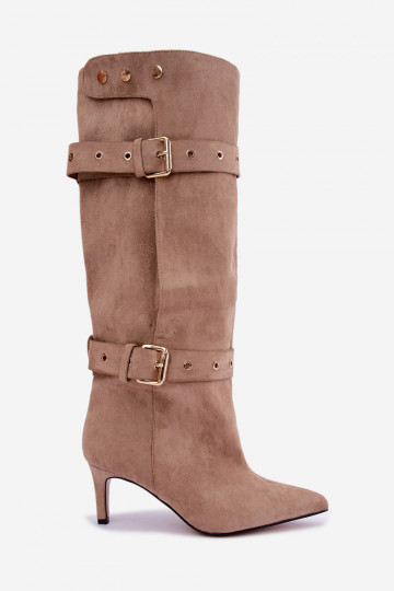 botas altas slip-on con tacones delgados, correas y hebillas en color arena Isabeau 2