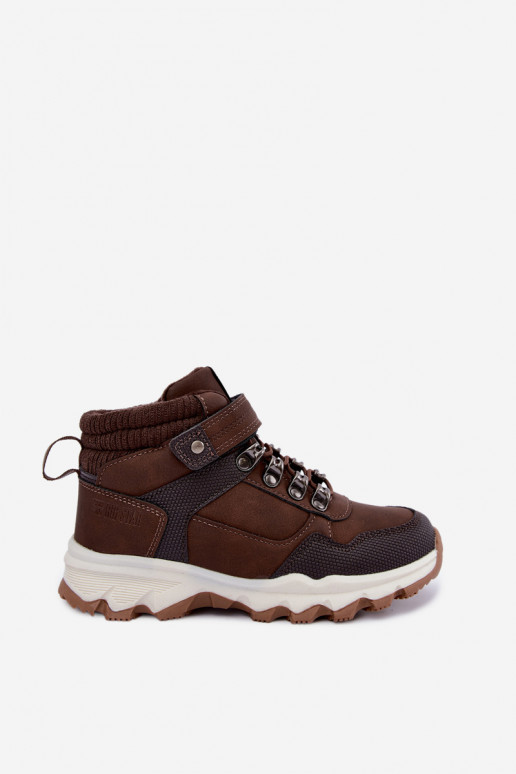 Botas marrones oscuras aisladas para niños con Velcro Big Star UU374006