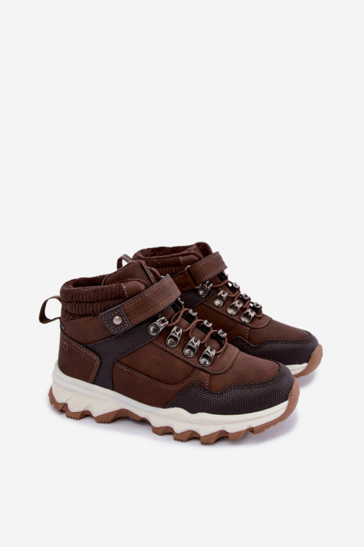 Botas marrones oscuras aisladas para niños con Velcro Big Star UU374006