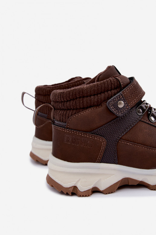 Botas marrones oscuras aisladas para niños con Velcro Big Star UU374006