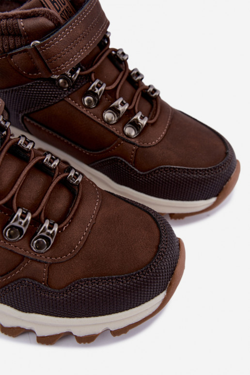 Botas marrones oscuras aisladas para niños con Velcro Big Star UU374006