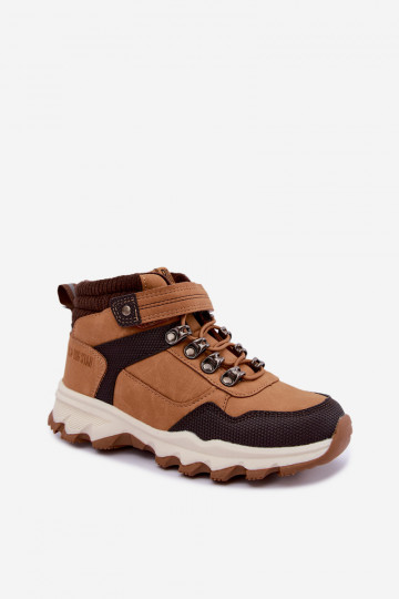 Botas marrones aisladas para niños con Velcro Big Star UU374005