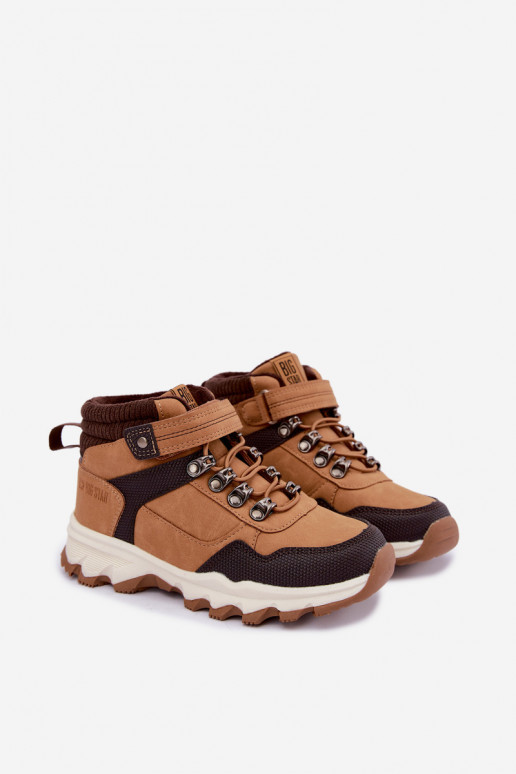 Botas marrones aisladas para niños con Velcro Big Star UU374005