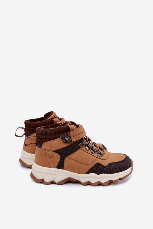 Botas marrones aisladas para niños con Velcro Big Star UU374005