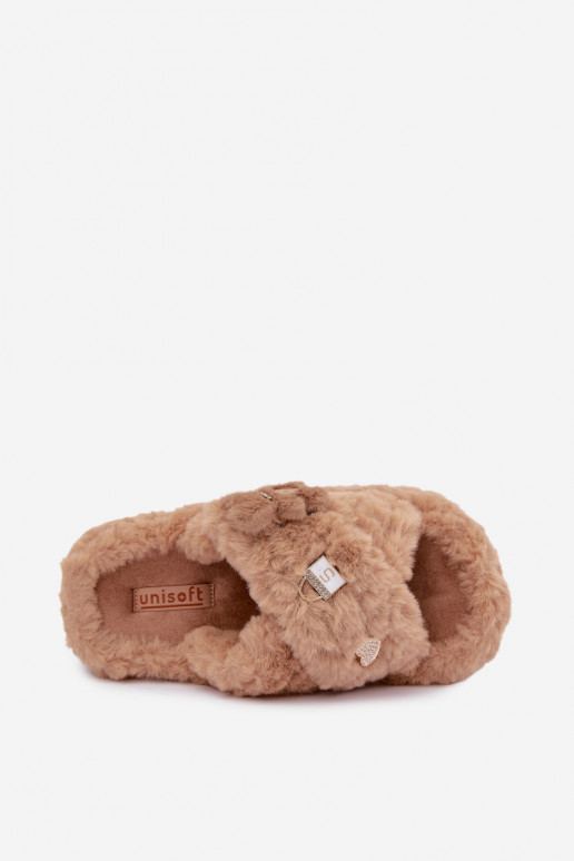 chanclas con pelo y bonitos detalles en color arena Jesselle