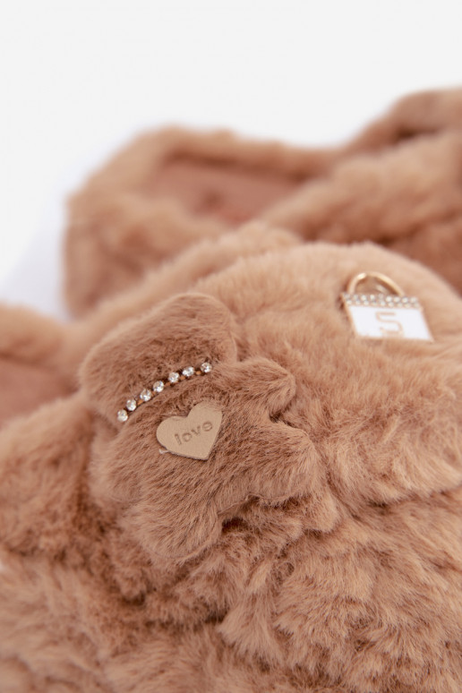 chanclas con pelo y bonitos detalles en color arena Jesselle