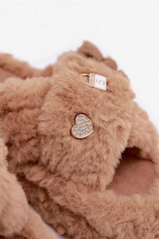 chanclas con pelo y bonitos detalles en color arena Jesselle