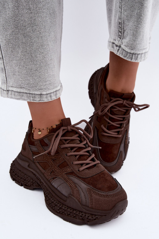 Zapatillas con decoración color chocolate Amselle