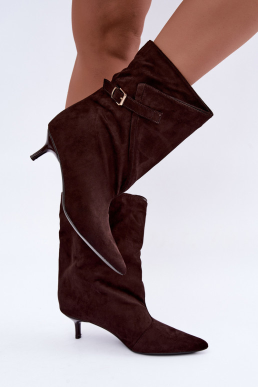 Botines de tacón bajo con hebillas en color chocolate Canelisse
