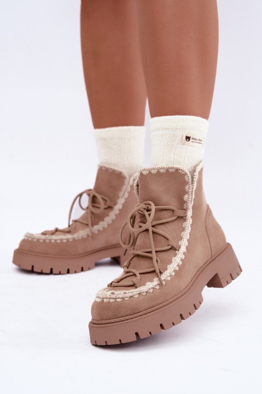 Botas de nieve con detalles elegantes en color arena Cariselle