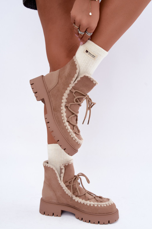 Botas de nieve con detalles elegantes en color arena Cariselle