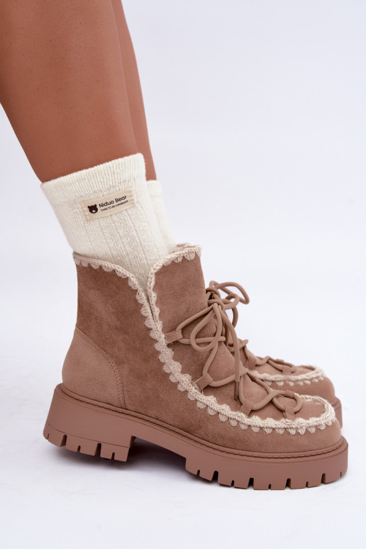 Botas de nieve con detalles elegantes en color arena Cariselle