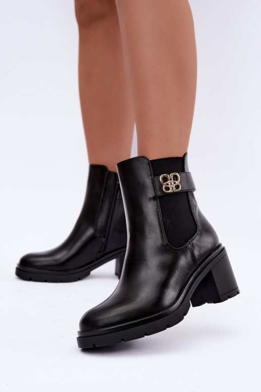Botines cálidos y elegantes con correas decorativas en color negro Irelina