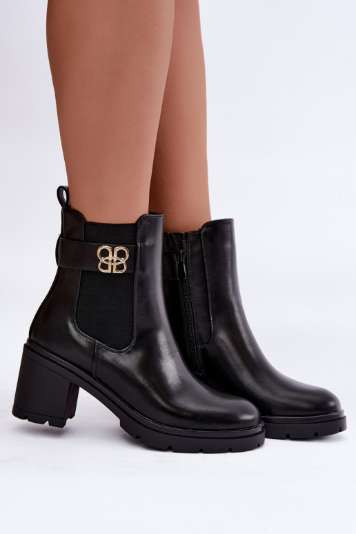 Botines cálidos y elegantes con correas decorativas en color negro Irelina