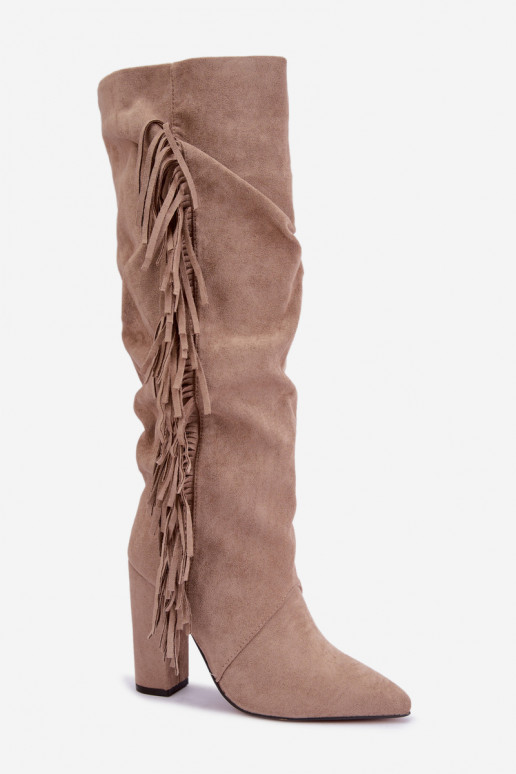 Botas altas arrugadas y cálidas con tacones y borlas en color arena Karmelle
