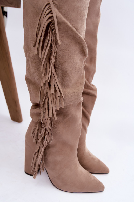 Botas altas arrugadas y cálidas con tacones y borlas en color arena Karmelle