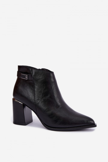 Botines negros acolchados con tacón y correas decorativas Irmelle