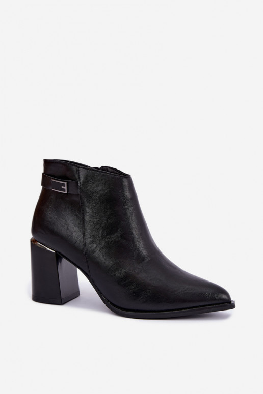Botines negros acolchados con tacón y correas decorativas Irmelle