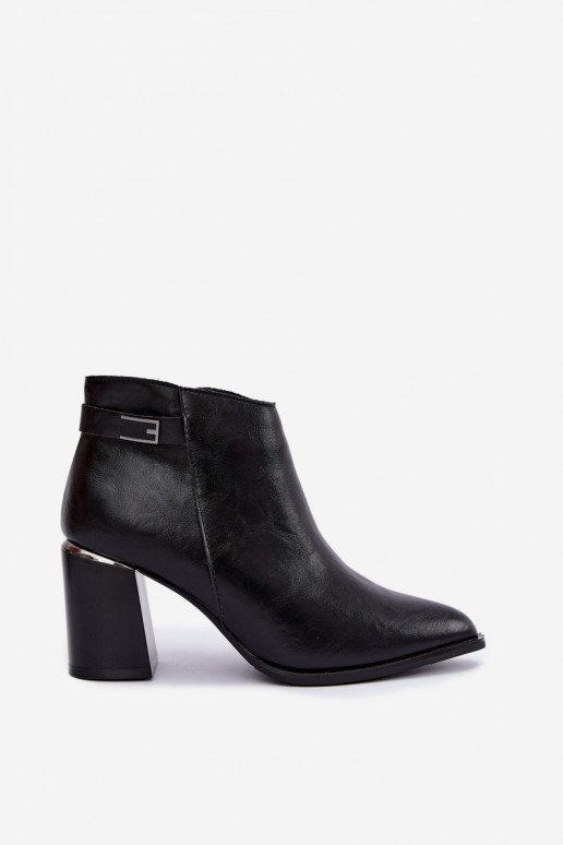 Botines negros acolchados con tacón y correas decorativas Irmelle