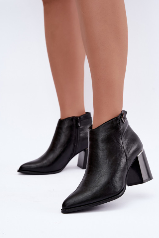 Botines negros acolchados con tacón y correas decorativas Irmelle