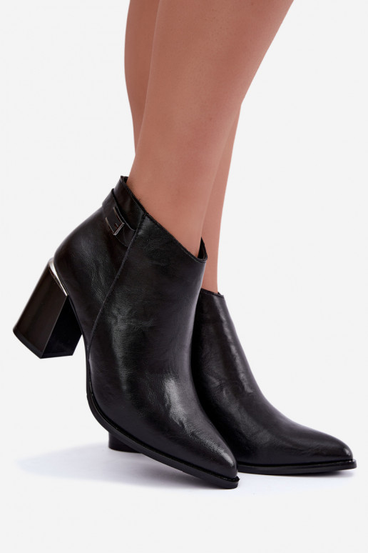 Botines negros acolchados con tacón y correas decorativas Irmelle