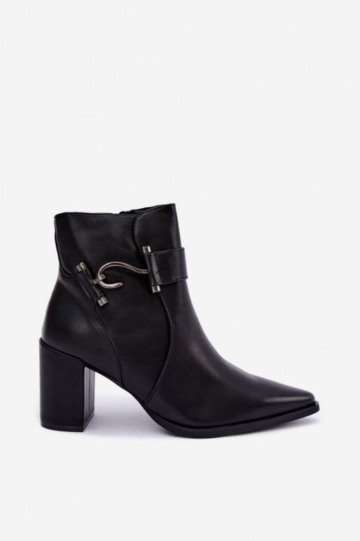 Botines cálidos con tacones y adornos en negro Isarae